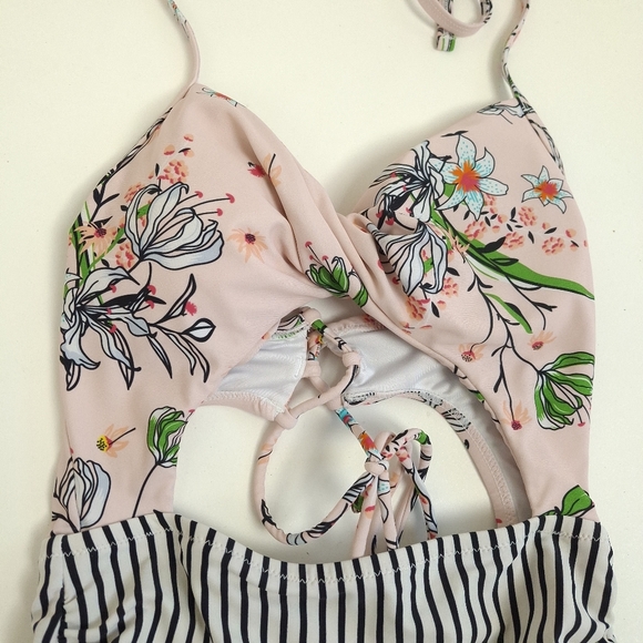 Cupshe Twist Front Floral One-Piece Swimsuit With Black & White Stripe Bottom - Picture 6 of 13